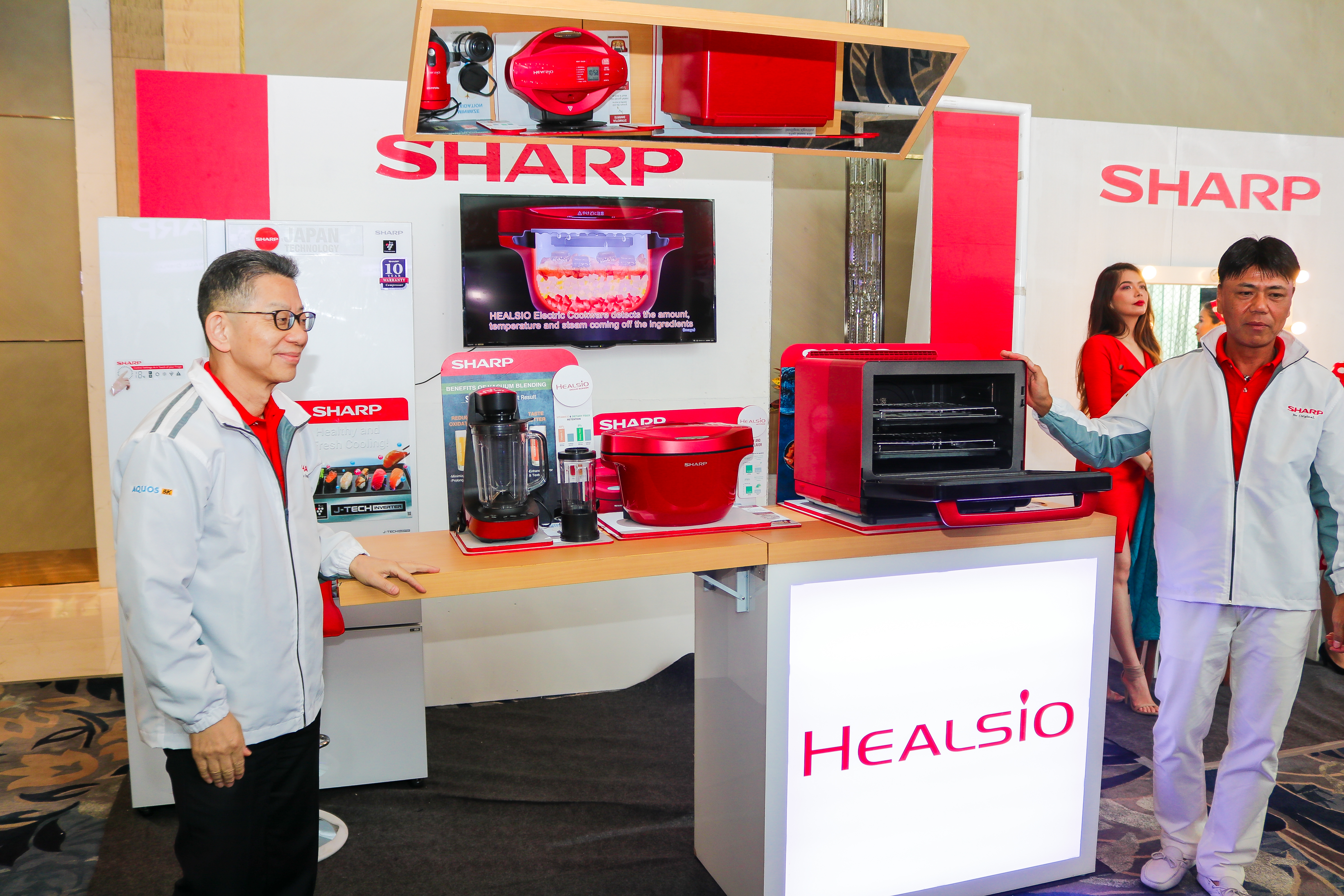 Mr. Yoshihiro Hashimoto together with mr. Kazuo Kito presenting the Health and Beauty Solution products.jpg